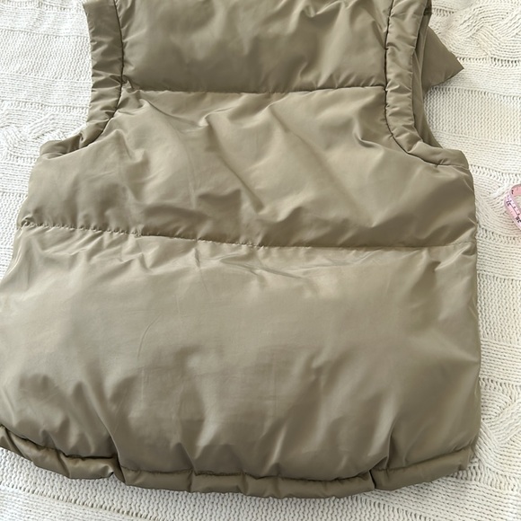 Elodie puffer oversized vest tag says size XS but fits to medium - Picture 9 of 13